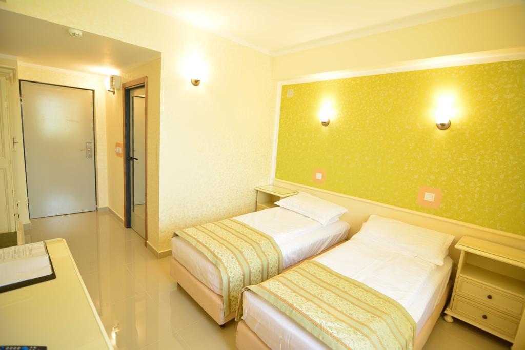 באיה מארה Hotel Seneca מראה חיצוני תמונה